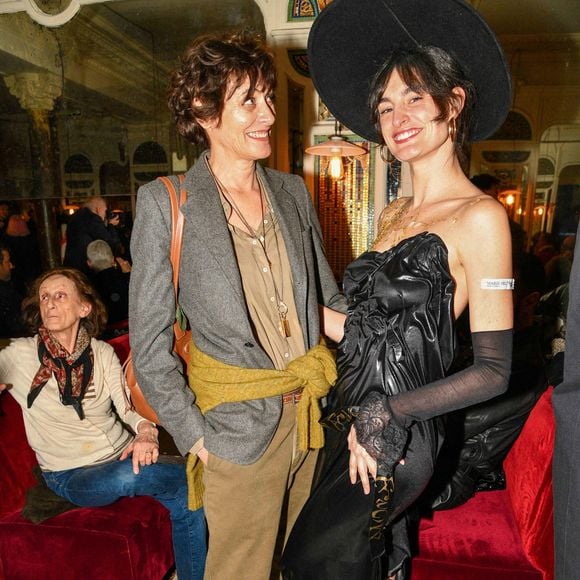 Très admirative de sa mère, Nine d’Urso ne tarit pas d’éloges sur Inès de La Fressange.

Inès de la Fressange, Nine d’Urso - Présentation de la collection homme automne-hiver 2026-2027 de Marie Beltrami dans le cadre de la Fashion Week de Paris, le 24 janvier 2026 à Paris, en France. Photo : Shootpix/ABACAPRESS.COM