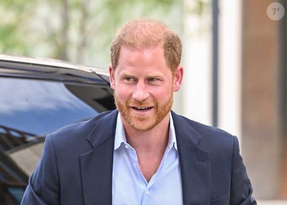 Le prince Harry, duc de Sussex, visite le Centre d'études sur les traumatismes par explosion de l'Imperial College London. © Backgrid UK/ Bestimage