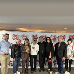 Leur dernier voyage les a conduits au Japon, où ils ont assisté à un concert d’Exile Atsushi à Osaka, en tenues assorties.

Emmanuel-Philibert de Savoie et sa compagne Adriana Abascal à un concert au Japon. Capture Instagram Emmanuel-Philibert de Savoie