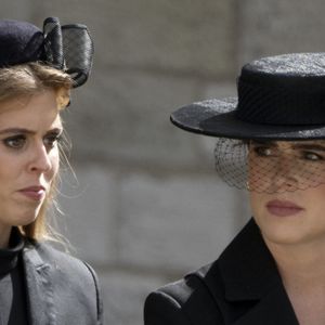 La princesse Beatrice d’York, La princesse Eugenie d’York - Arrivées au service funéraire à l'Abbaye de Westminster pour les funérailles d'Etat de la reine Elizabeth II d'Angleterre. Le sermon est délivré par l'archevêque de Canterbury Justin Welby (chef spirituel de l'Eglise anglicane) au côté du doyen de Westminster David Hoyle. Londres, le 19 septembre 2022. © Agence/ Bestimage