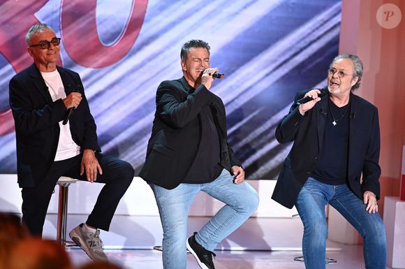 Quant à Phil, il se prépare pour la prochaine tournée Stars 80 avec des figures emblématiques de l'époque comme Jean-Pierre Mader ou Patrick Hernandez.

Exclusif - Jean Pierre Mader, Phil Barney et Patrick Hernandez - Enregistrement de l'émission "Vivement Dimanche" au Studio Gabriel, présentée par M.Drucker et diffusée sur France 3 le 24 septembre
© Guillaume Gaffiot / Bestimage