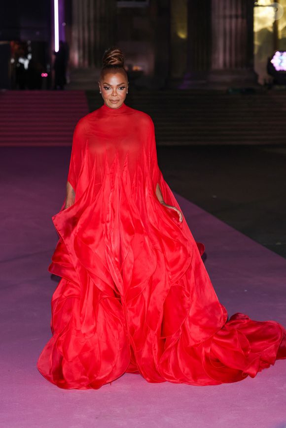Janet Jackson sur le tapis rose du photocall du bal du British Museum 2025 à Londres, Royaume Uni, le 18 octobre 2025. © GoffPhotos/Bestimage
