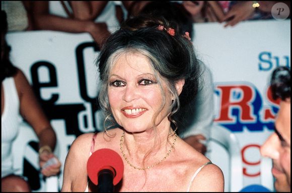 Brigitte Bardot à Saint-Tropez. © ANGELI-GARCIA / BESTIMAGE