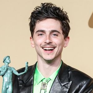Timothée Chalamet est devenu actionnaire de la marque horlogère Urban Jürgensen.

Timothée Chalamet au photocall des lauréats (pressroom) de la 31ème édition des SAG Awards (Screen Actors Guild Awards) au Shrine Auditorium de Los Angeles, Californie, Etats-Unis. © RALL/Backgrid USA/Bestimage