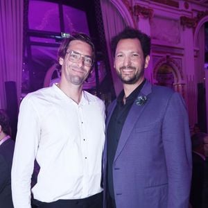 Camille Lacourt, Eric Antoine - Soirée de gala du 10ème anniversaire de l’association "Les Bonnes Fées" à l’Hôtel The Peninsula Paris le 8 octobre 2025. The Peninsula Paris renouvelle son soutien dans la campagne Octobre Rose au côté de l’artiste G.Sardin. © Rachid Bellak/Bestimage