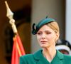 Pour l’occasion, la princesse avait opté pour une tenue élégante signée par la styliste néo-zélandaise Emilia Wickstead, dans un vert profond qui semblait faire écho aux couleurs du drapeau portugais.

La princesse Charlène de Monaco - Le prince de Monaco et la princesse de Monaco accueillent le président du Portugal, dans la cours d'honneur du Palais Princier à Monaco, le 21 novembre 2025. Le chef d'Etat portugais est en visite officielle en principauté. © Bruno Bebert / Bestimage