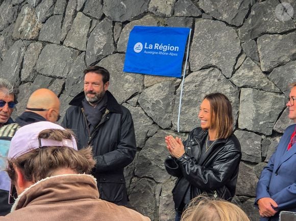 Un hommage poignant à Johnny Hallyday a eu lieu en Auvergne, avec l’inauguration d’une esplanade à son nom devant le Zénith d’Auvergne.

Laura Smet lors de l'inauguration de l’esplanade Johnny Hallyday au pied du Zénith d'Auvergne à Cournon-d'Auvergne, près de Clermont-Ferrand, France, le 14 octobre 2025. 

© Eternity/Bestimage