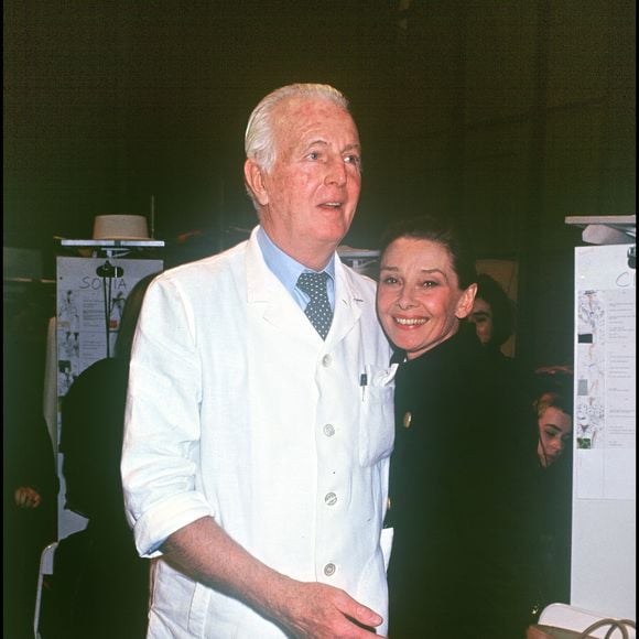 Archives - Le couturier Hubert de Givenchy et Audrey Hepburn en 1992.