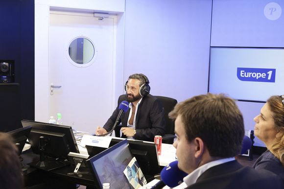 Exclusif - Cyril Hanouna sur le plateau de de l’émission « On Marche Sur La Tête » présentée par C.Hanouna et diffusée en direct sur Europe 1 à Paris le 29 avril 2025.
 © Jack Tribeca/Bestimage