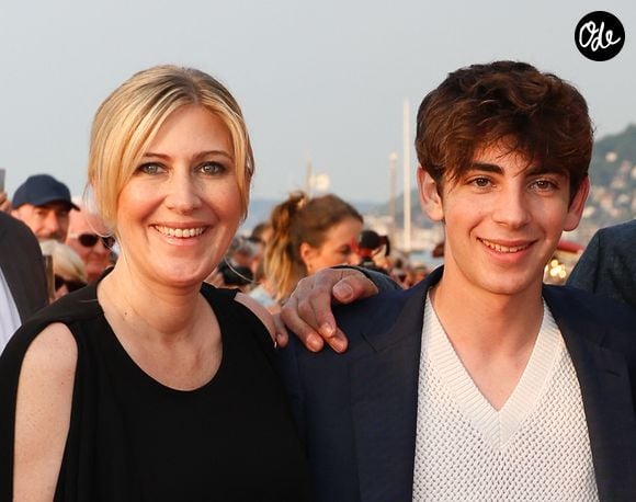 Amanda Sthers et Léon Hesby sur le tapis rouge du prix du court métrage lors du 37ème festival du film de Cabourg (37ème journées romantiques du 14 au 18 juin 2023), à Cabourg, France, le 16 juin 2023. © Coadic Guirec/Bestimage