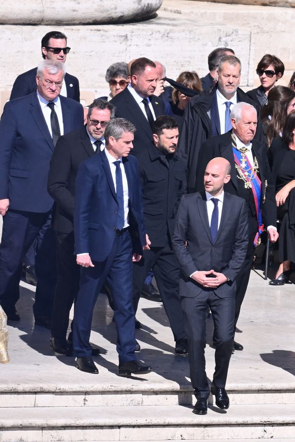 Volodymyr Zelensky (président de l'Ukraine), Jean-Noël Barrot, Ministre de l’Europe et des Affaires étrangères - Les dirigeants et les têtes couronnées, venus du monde entier, assistent aux funérailles du pape François sur la place Saint-Pierre au Vatican à Rome, le 26 avril 2025.© Zuma Press / Bestimage