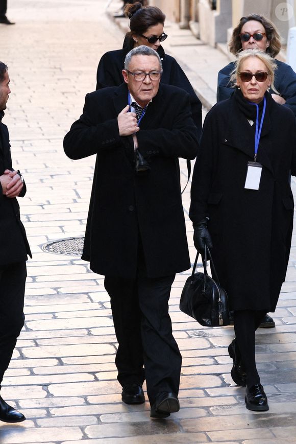 0Nicolas Charrier, fils de Brigitte Bardot, et la famille arrivant à l'église Notre-Dame de l'Assomption, pour la cérémonie funéraire de l'actrice française Brigitte Bardot, à Saint-Tropez, dans le sud-est de la France, le 7 janvier 2026. Photo par Raphael Lafargue/ABACAPRESS.COM