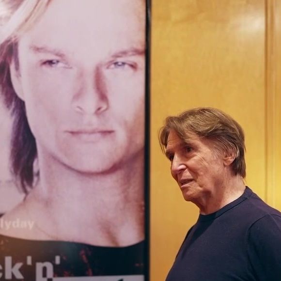 Voici à quoi ressemble la villa blanche de Sylvie Vartan à Los Angeles.