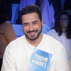Exclusif - Moundir - Sur le plateau de l'émission TPMP (Touche Pas à Mon Poste) présentée en direct par C.Hanouna et diffusée sur C8 le 4 décembre 2023. © Jack Tribeca / Bestimage