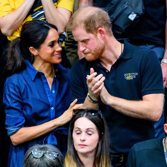 Voilà cinq ans que les Sussex sont plus ou moins financièrement indépendants ! Et leur fortune déchaîne à ce jour les passions.

Le prince Harry, duc de Sussex et Meghan Markle, duchesse de Sussex aux Invictus Games 2023 à Dusseldorf le 15 septembre (Backgrid USA / Bestimage).
