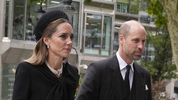 Recueillement à la cathédrale de Westminster pour la duchesse de Kent, Kate Middleton recycle un look noir avec élégance