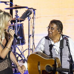 Une alchimie totale sur scène pour Laurent Voulzy et sa compagne Isaure Le Faou

Exclusif - Laurent Voulzy et sa compagne Isaure Le Faou interprètent deux titres ensemble - Laurent Voulzy en concert sur la scène du théâtre de Verdure lors du 41ème Festival de Ramatuelle, le 9 août 2025. 
© Cyril Bruneau / Bestimage