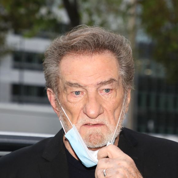 Eddy Mitchell et son fils Eddy Moine sont en promotion pour le livre "Le dictionnaire de ma vie" écrit par le fils sur le père. Ils arrivent à la radio RTL le 7 octobre 2020.
©Agence / Bestimage