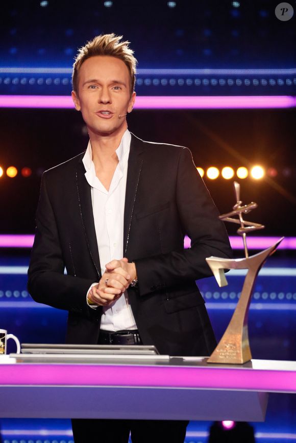 Elle succède à Cyril Féraud à la tête de La Meilleure chorale de France aux côtés de Laurent Luyat.

Cyril Feraud ( Enregistrement de l'émission "100% logique" présentée par C. Feraud. © Christophe Clovis/Bestimage