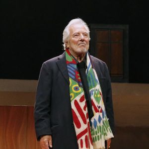 Pierre Arditi est actuellement au Théâtre Montparnasse à Paris avec la pièce "Je me souviendrai… de presque tout"

Exclusif - Pierre Arditi salue le public à la fin de la Générale de la Pièce « Je me souviendrai… de presque tout » au Théâtre Montparnasse à Paris.

© Bertrand Rindoff / Bestimage