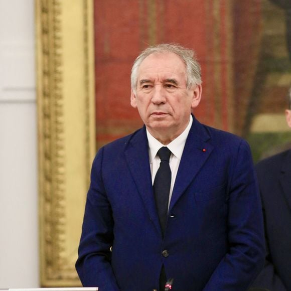 Le premier ministre François Bayrou, maire de Pau, préside le conseil municipal de la ville alors que la cellule interministérielle de crise (CIC) se réunissait à propos de Mayotte le 16 décembre 2024.