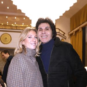 Jean-Luc Lahaye et sa femme Paola lors de la représentation du spectacle musical et théâtral de Nicolas Natkin "Brassens l'amour des mots" à la Scène Libre à Paris le 16 février 2026.

© Cédric Perrin/Bestimage