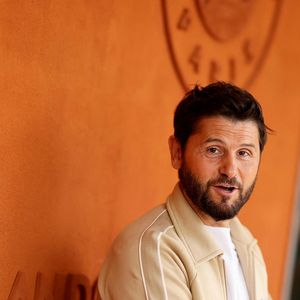 Une enquête a été ouverte et la police judiciaire a été saisie de l’affaire.

Christophe Beaugrand au village lors des Internationaux de France de Tennis de Roland Garros 2025, à Paris, France, le 2 Juin 2025. © Jacovides-Moreau/Bestimage
