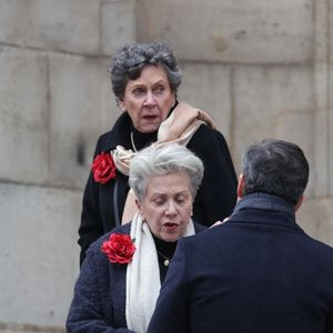 Genevieve et Françoise Laborde arrivent à la cérémonie d'enterrement de Catherine Laborde à l'église Saint-Roch à Paris, France, le 6 février 2025. L'emblématique présentatrice météo de TF1 est décédée le 28 janvier 2025 à l'âge de 73 ans, des suites d'une démence à corps de Lewy, une maladie neurodégénérative dont Catherine Laborde souffrait depuis 2014. Photo by Nasser Berzane/ABACAPRESS.COM