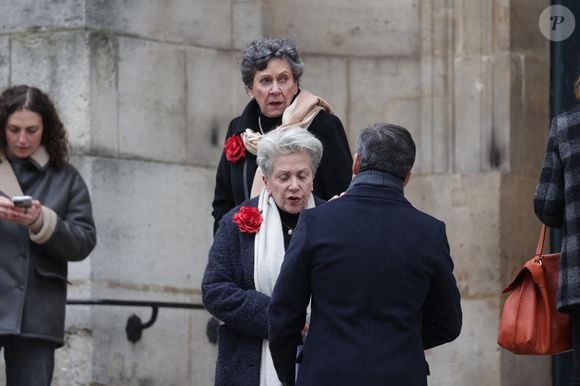 Genevieve et Françoise Laborde arrivent à la cérémonie d'enterrement de Catherine Laborde à l'église Saint-Roch à Paris, France, le 6 février 2025. L'emblématique présentatrice météo de TF1 est décédée le 28 janvier 2025 à l'âge de 73 ans, des suites d'une démence à corps de Lewy, une maladie neurodégénérative dont Catherine Laborde souffrait depuis 2014. Photo by Nasser Berzane/ABACAPRESS.COM