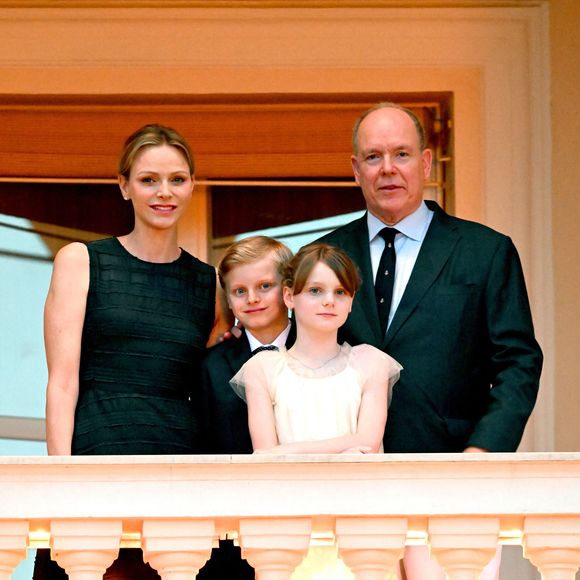 La fête de la Saint-Jean a débuté ce lundi à Monaco

Le prince Albert II de Monaco, La princesse Charlène de Monaco, Le prince Jacques de Monaco, marquis des Baux,, La princesse Gabriella de Monaco, comtesse de Carladès lors de la célébration de la fête de la Saint Jean sur la Place du Palais princier de Monaco
© Bruno Bebert / Bestimage
