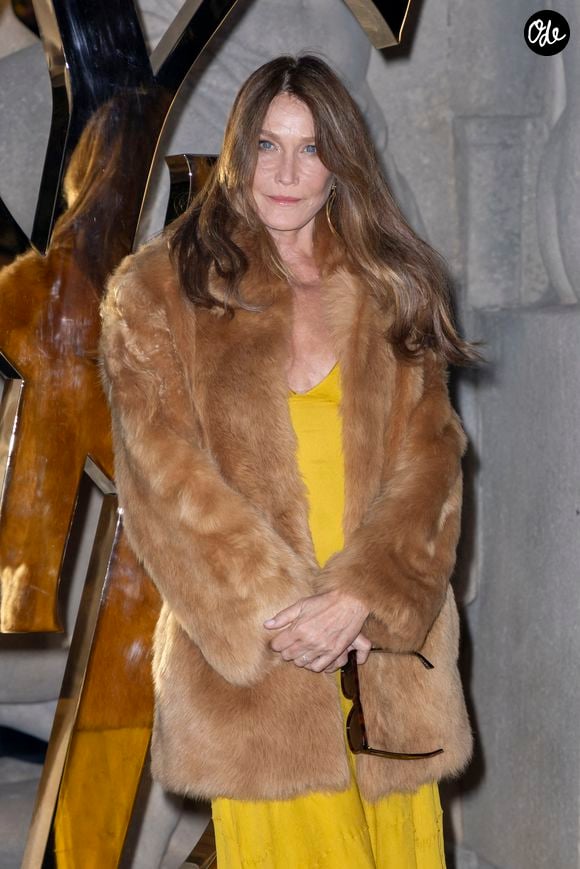 Carla Bruni Sarkozy – Photocall du Défilé de mode Saint Laurent Collection Printemps-Été 2026 dans le cadre de la Fashion Week de Paris, France, le 29 septembre 2025. © Olivier Borde / Bestimage