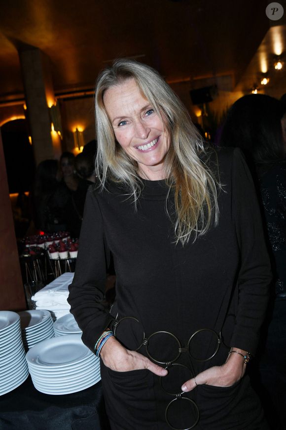 Estelle Lefébure - Le comédien Redouane Bougheraba inaugure son restaurant "Le Peaky" à Paris le 20 novembre 2024. © Rachid Bellak/Bestimage