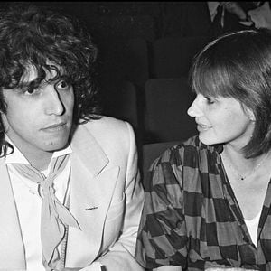 "Il est venu m’attendre à la fin du tournage, j’ai pris un coup de poing…", s'est souvenu le chanteur.

Archives - Julien Clerc avec sa femme Miou-Miou à l'Olympia pour la première de Diane Dufresne @BERTRAND RINDOFF PETROFF / BESTIMAGE