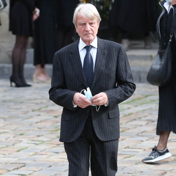 Bernard Kouchner lors de la messe d'hommage au magnat français Bernard Tapie à l'église Saint-Germain des Prés à Paris, France, le 6 octobre 2021. Les obsèques auront lieu le 8 octobre à la cathédrale de la Major, à Marseille. Photo par Jerome Domine/ABACAPRESS.COM