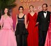 Venue sans son époux Pierre Casiraghi, Béatrice Borromeo a choisi une robe rouge Dior tandis que Charlotte a porté une robe noire à strass de la griffe française Chanel. 

Ben Sylvester Strautmann, sa compagne, la princesse Alexandra de Hanovre, Charlotte Casiraghi, Béatrice Borroméo, Andréa Casiraghi et  sa femme Tatiana Santo Domingo durant la 69ème édition du Bal de la Rose dans la Salle des Étoiles du Sporting Monte-Carlo à Monaco, le 29 mars 2025.
© Bruno Bebert / Pool Monaco / Bestimage