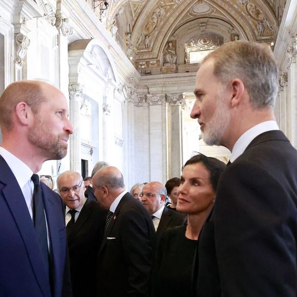 Le prince William, prince de Galles, Le roi Felipe VI et la reine Letizia d’Espagne - Le roi Felipe VI et la reine Letizia d’Espagne, assistent aux funérailles du pape François devant la basilique Saint Pierre à Rome, le 26 avril 2025. 
© Casa de SM El Rey / Bestimage LALO YASKY / BESTIMAGE