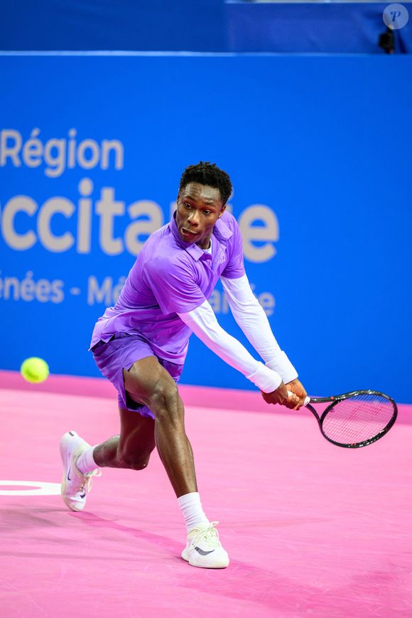 Le 4 février 2026, Perols, Montpellier, Occitanie, France : Moise Kouame de France délivre un coup de main arrière pendant son match contre Aleksandar Kovacevic des États-Unis à l'Open Occitanie le 4 février 2026, à la Sud de France Arena à Montpellier, France. (Credit Image : © Fares Chafai/ZUMA Press Wire / Bestimage)