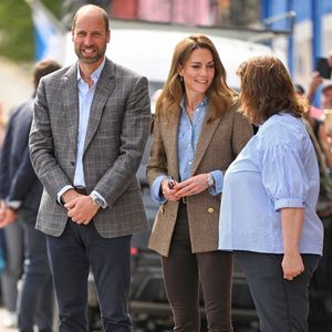 Le prince William, prince de Galles, et Catherine (Kate) Middleton, princesse de Galles, duc et duchesse de Rothesay, visitent la ville de Tobermory en Ecosse, Royaume Uni, le 29 avril 2025. © Backgrid UK/Bestimage