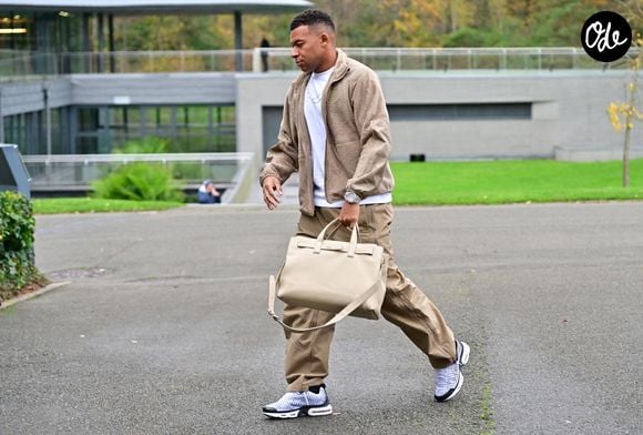 Kylian Mbappe - Arrivée des joueurs de l’Equipe de France au centre d'entraînement de Clairefontaine, le 10 novembre 2025. © Christian Liewig / Bestimage