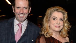 “Exigeante au point d’être décourageante" : Catherine Deneuve assume l'éducation qu'elle a donnée à son fils Christian