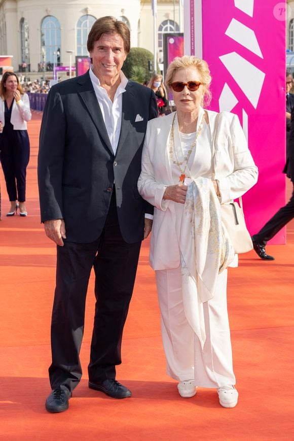 Le 26 janvier prochain, l'icône fera ses adieux à la scène dans le cadre de sa dernière tournée intitulée "Je tire ma révérence". 

Sylvie Vartan et Tony Scotti - Première du film "Les choses humaines" lors de la 47éme édition du Festival du Cinéma Américain de Deauville le 11 septembre 2021.

© Olivier Borde / Bestimage