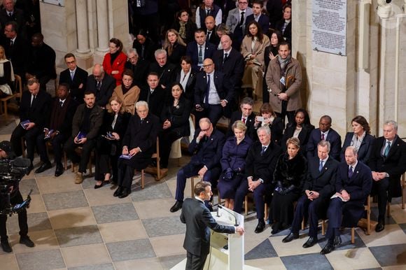 Discours du président Emmanuel Macron sous le regard de l'assistance composée notamment de Volodymyr Zelensky, Sergio Mattarella, Prince Albert II de Monaco, La reine Mathilde de Belgique, Le roi Philippe de Belgique, La grande-duchesse Maria Teresa de Luxembourg, Le grand-duc Henri de Luxembourg, Le prince William, prince de Galles - Cérémonie de réouverture de la cathédrale Notre-Dame de Paris, le 7 décembre 2024. Joyau de l’art gothique, lieu de culte et de culture, symbole universel de la France et de son histoire, la cathédrale de Notre-Dame de Paris rouvre ses portes les 7 et 8 décembre, cinq ans après le terrible incendie qui l’avait ravagée le 15 avril 2019. 
© Dominique Jacovides / Bestimage