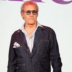 Il ne fera finalement qu’une seule et unique représentation de ce spectacle culte avant que Thierry Lhermitte ne revienne.

Exclusif - Gérard Lanvin lors du backstage de l'enregistrement de l'émission "Famille je vous aime" présentée par M. Drucker et qui sera diffusée le 13 juin 2025 sur France 3, aux Studios rive gauche à Paris, France, le 15 avril 2025. © Clovis-Gaffiot/Bestimage