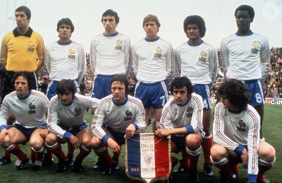 Equipe - France /Italie - Coupe du Monde 1978 en Argentine - Foot Football - Archive - largeur attitude pose poser en haut de gauche a droite : Jean Paul Bertrand Demanes - Jean Marc Guillou - Maxime Bossis - Patrice Rio - Gerard Janvion - Marius Tresor en bas de gauche a droite : Christian Dalger - Henri Michel - Bernard Lacombe - Michel Platini et Didier Six