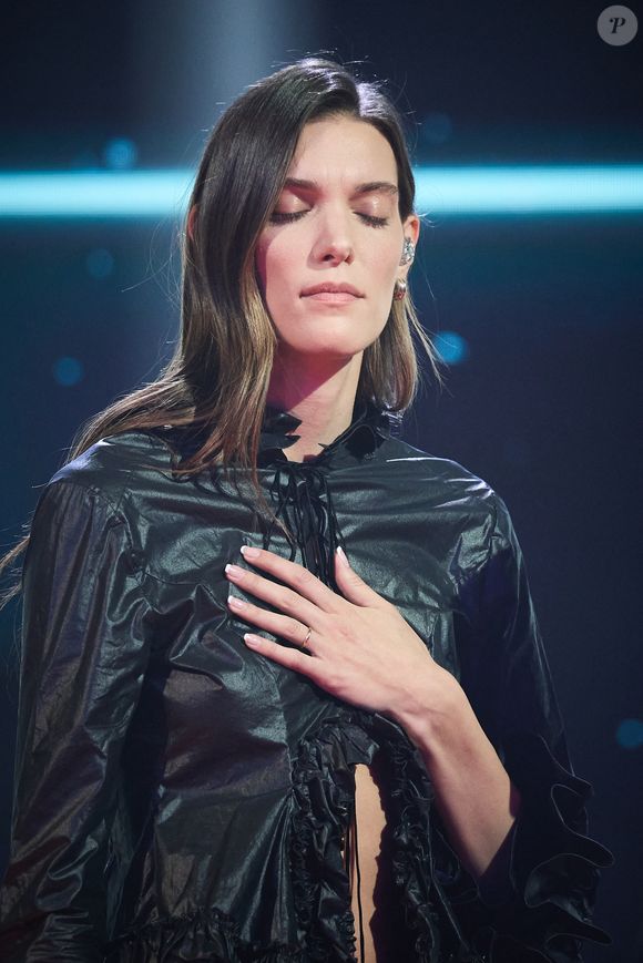 Exclusif - Charlotte Cardin lors de l’enregistrement de l’émission “Les stars s’unissent pour le Sidaction” au théâtre Marigny à Paris, France, le 11 mars 2025. L’émission sera diffusée en prime le 22 mars sur France 2. © Guirec-Moreau/ Bestimage