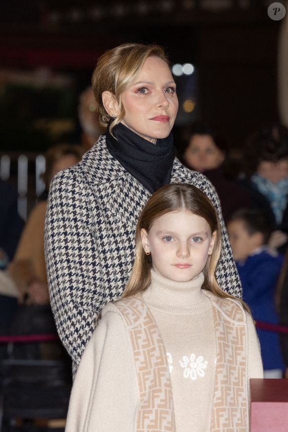 La princesse Charlène de Monaco, La princesse Gabriella de Monaco, comtesse de Carladès - La famille princière de Monaco lors du lancement des illuminations de Noël organisées par la municipalité de Monaco sur la Place d'Armes le 27 novembre 2025.
© Olivier Huitel / Pool / Bestimage