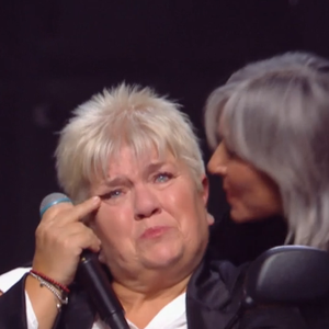 Mimie Mathy a craqué, comme d'autres membres de la troupe des Enfoirés

Mimie Mathy en pleurs dans le spectacle des Enfoirés diffusé vendredi prochain sur TF1. Moment extrait du reportage diffusé samedi 1er mars 2025 dans "Grands reportages"