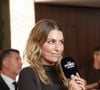 Sur le tapis rouge, une de ses complices a notamment fait le déplacement, à savoir Laury Thilleman, dont il apparaît très proche depuis un moment maintenant.

Laury Thilleman - Avant-Première de "Paul, la série" au Grand Rex le 29 septembre 2026. © Anne-Sophie Guebey / Bestimage