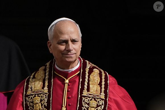 Le roi Charles III d'Angleterre et Camilla Parker Bowles, reine consort d'Angleterre, quittent le pape Léon XIV après avoir assisté au service œcuménique dans la chapelle Sixtine au Vatican, le 23 octobre 2025. Photo par PA Photo/ Bestimage