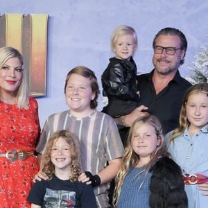 Tori Spelling, Dean McDermott et leurs enfants Finn Davey, Hattie Margaret, et Stella Doreen à Los Angeles, le 9 décembre 2019.
Photo : Backgrid USA / Bestimage